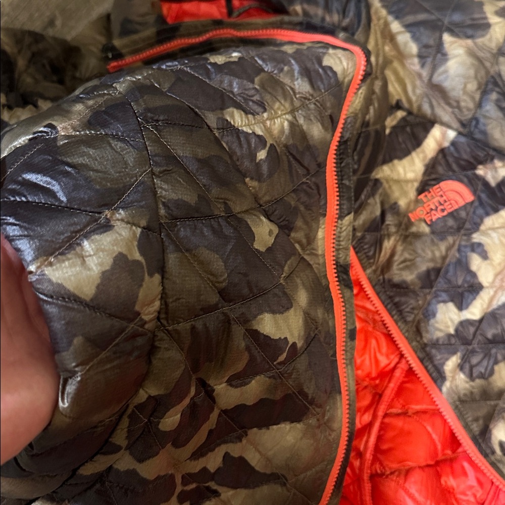 The North Face Thermoball Women's Camo Orange Puffer Jacket Small Full Zip EUC - Picture 8 of 9